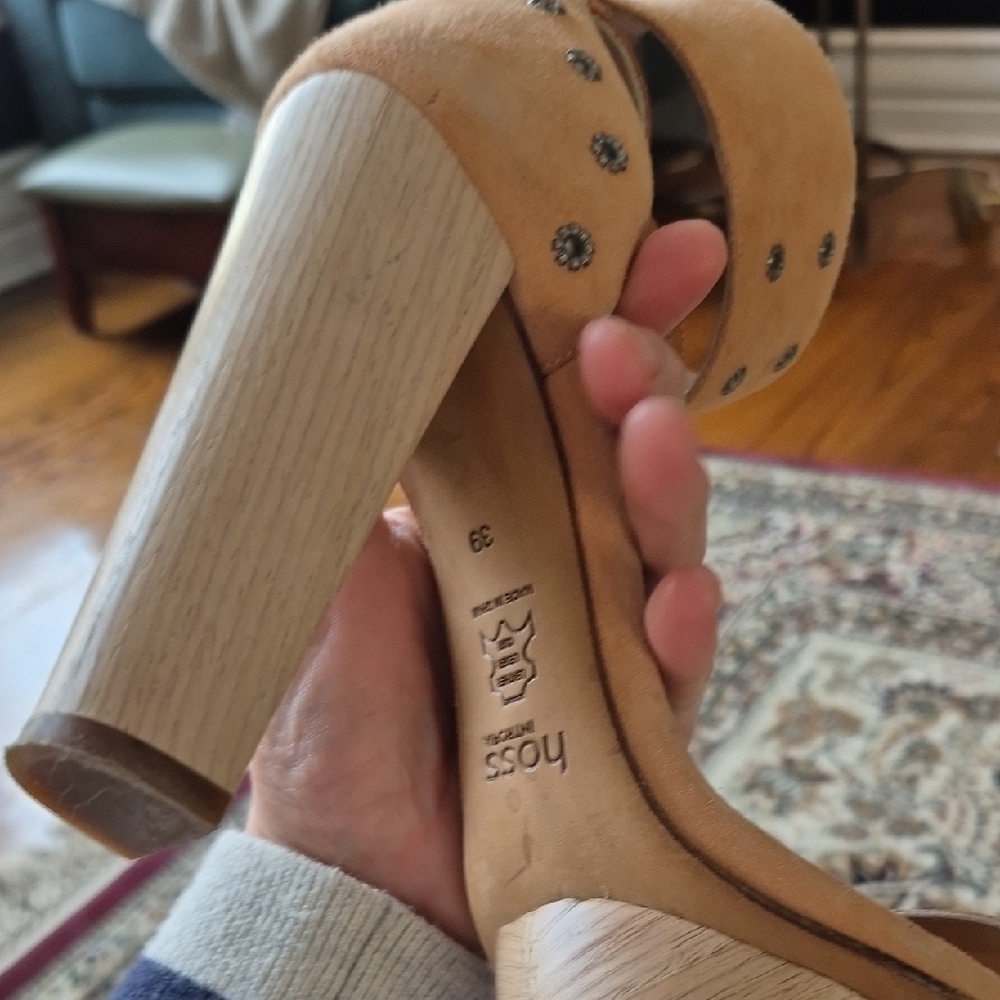 HOSS INTROPIA Elegant Tan Platform Heels - Picture 9 of 9